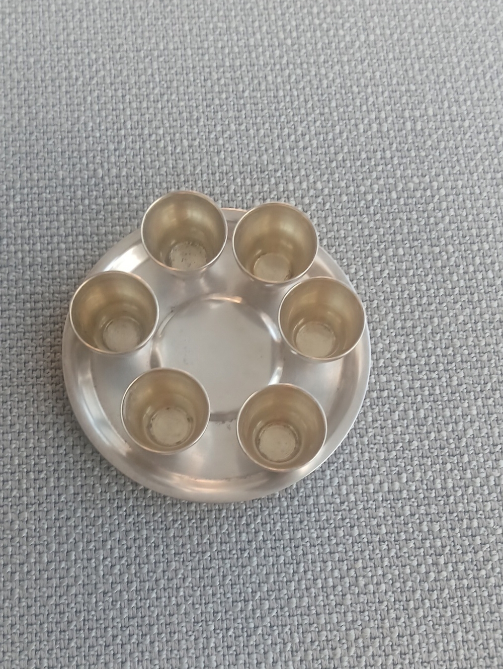 Silver-Tone Stainless Steel 6-Cup And Serving Tray